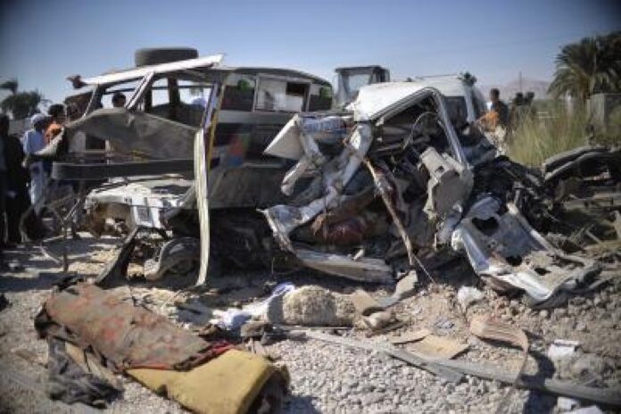 Afghanistan-4-people-killed-14-injured-in-a-road-accident-696x464