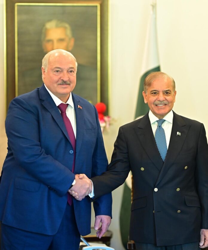 Pakistan-and-Belarus-1-696x837